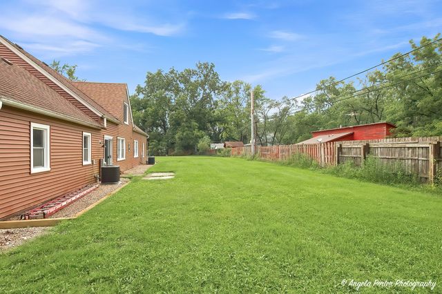 4604 Lakeshore Drive, Mchenry, IL 60050