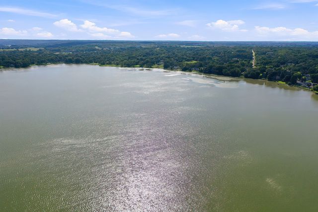 4604 Lakeshore Drive, Mchenry, IL 60050