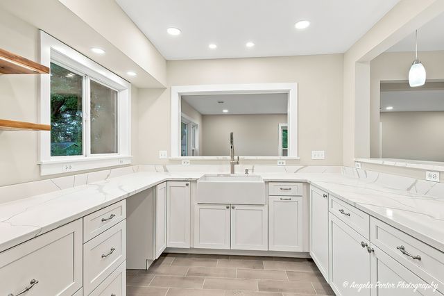 4604 Lakeshore Drive, Mchenry, IL 60050