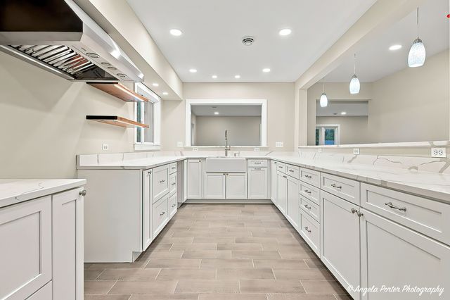 4604 Lakeshore Drive, Mchenry, IL 60050