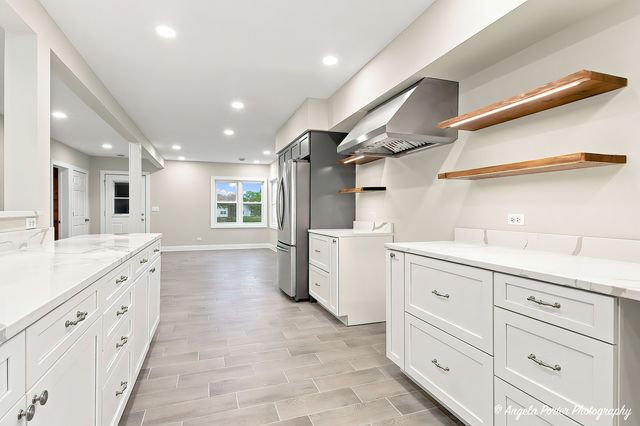 4604 Lakeshore Drive, Mchenry, IL 60050