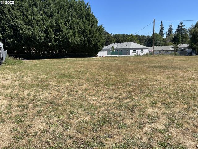 Cedarwood Ave, Mc Minnville, OR 97128