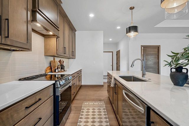 4001 ANTWERP AVENUE, Howard, WI 54313