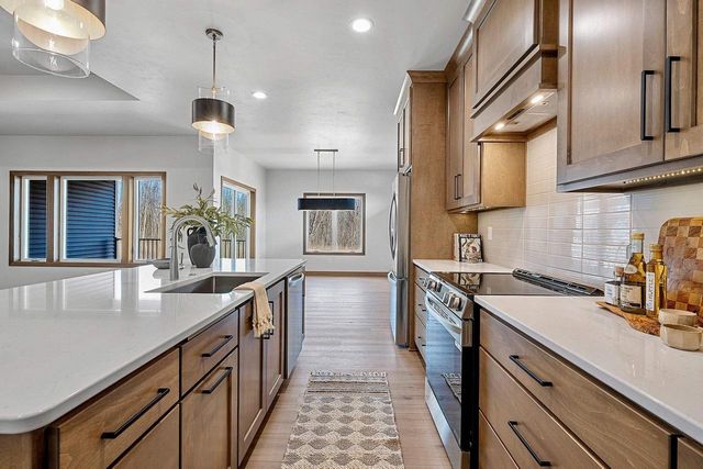 4001 ANTWERP AVENUE, Howard, WI 54313