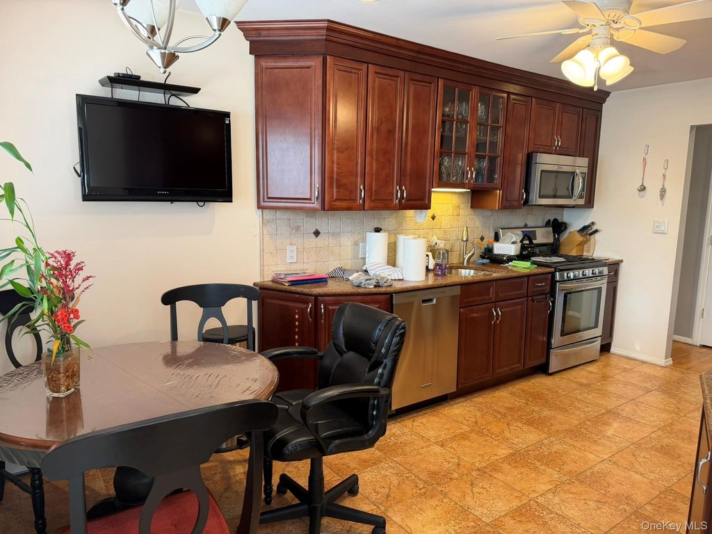 508 Nolting Avenue, North Babylon, NY 11703 — photo 3