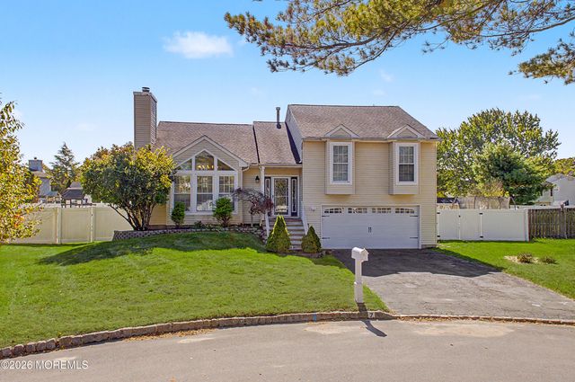 7 Lindner Lane, Howell, NJ 07731