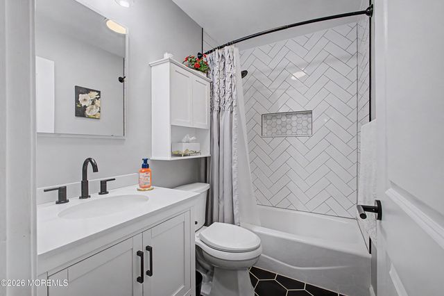 7 Lindner Lane, Howell, NJ 07731