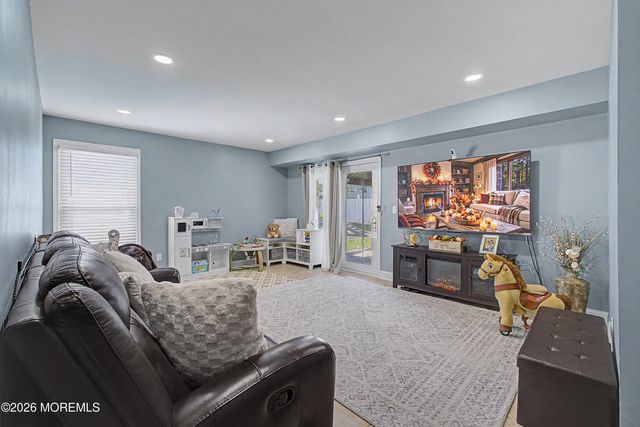 7 Lindner Lane, Howell, NJ 07731