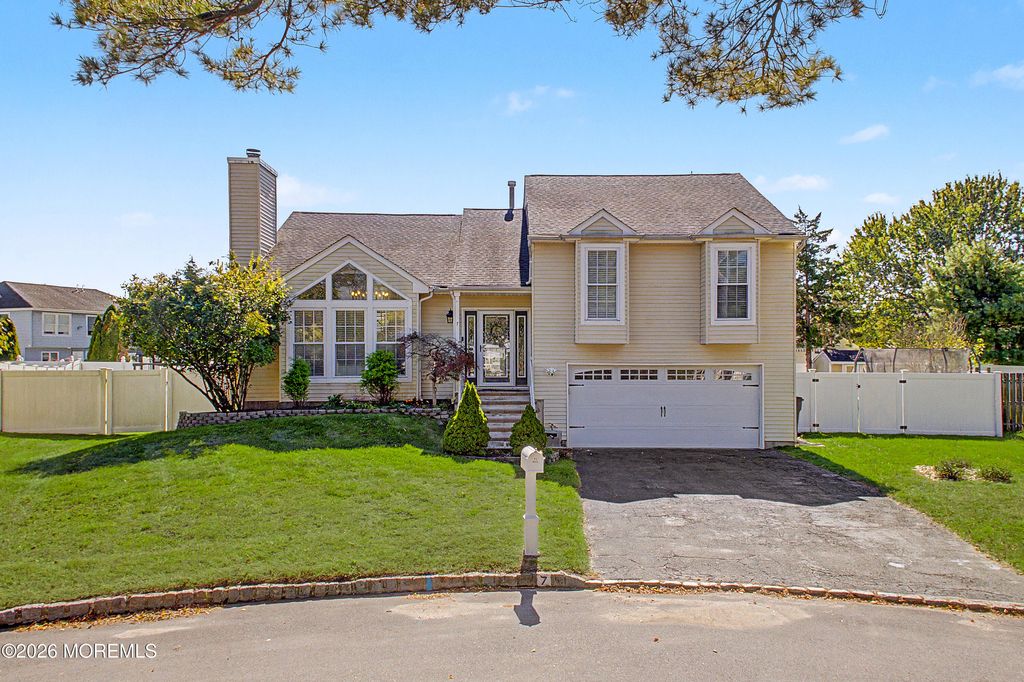 7 Lindner Lane, Howell, NJ 07731