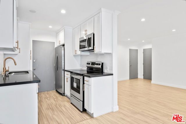 960 Larrabee Street 214, West Hollywood, CA 90069