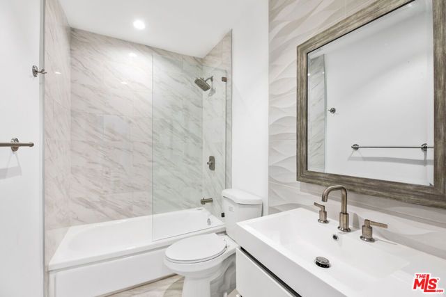 960 Larrabee Street 214, West Hollywood, CA 90069
