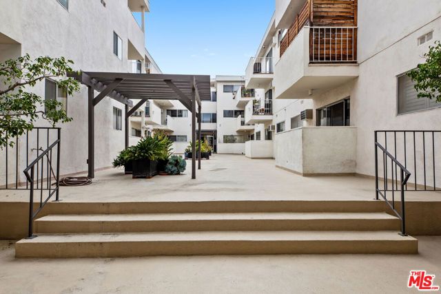 960 Larrabee Street 214, West Hollywood, CA 90069