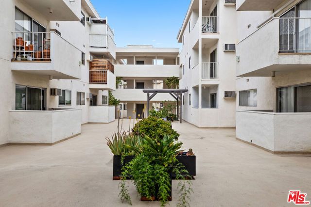 960 Larrabee Street 214, West Hollywood, CA 90069