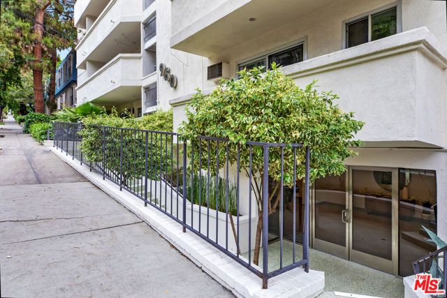 960 Larrabee Street 214, West Hollywood, CA 90069