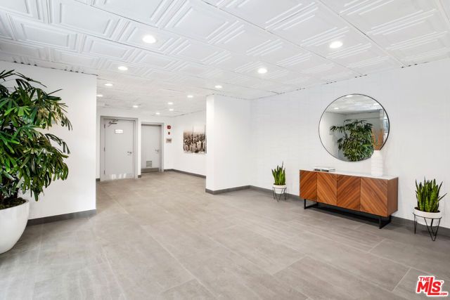 960 Larrabee Street 214, West Hollywood, CA 90069