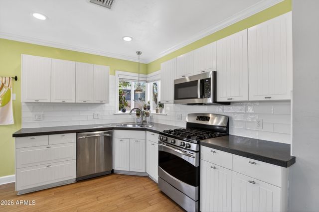 1242 E EDGEMONT Avenue, Phoenix, AZ 85006