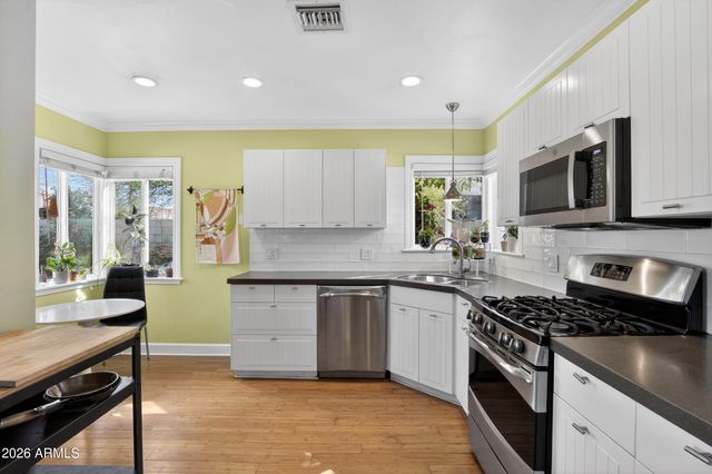 1242 E EDGEMONT Avenue, Phoenix, AZ 85006