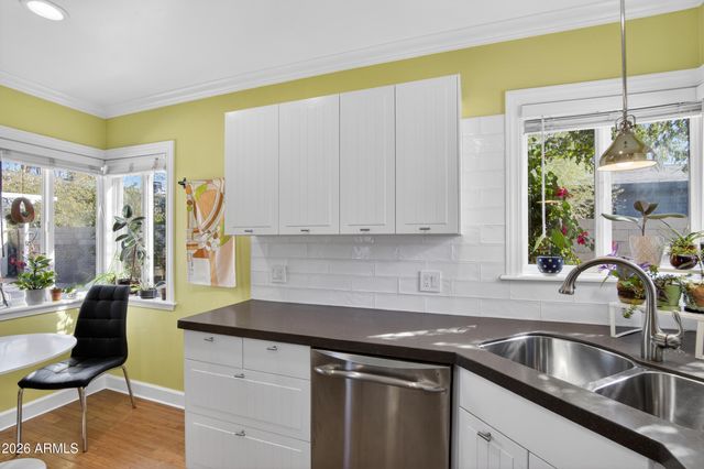 1242 E EDGEMONT Avenue, Phoenix, AZ 85006