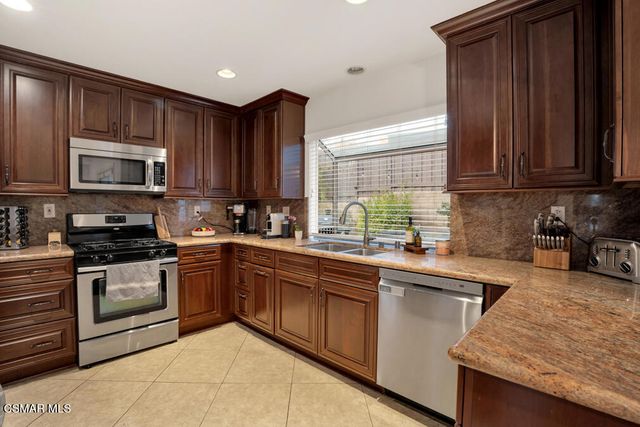 588 Monteleone Avenue, Oak Park, CA 91377