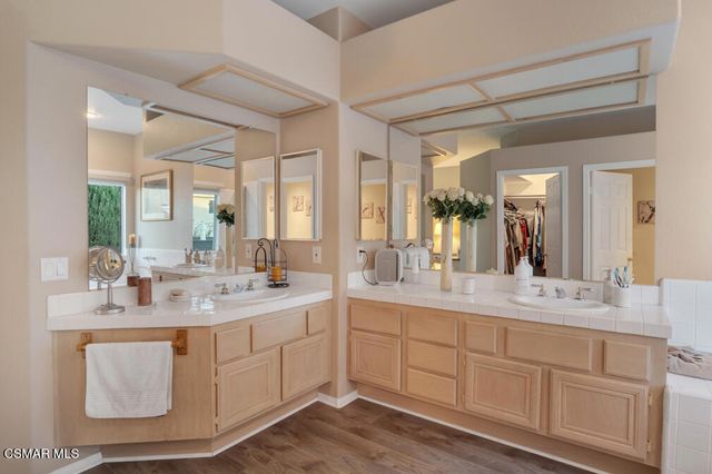 588 Monteleone Avenue, Oak Park, CA 91377