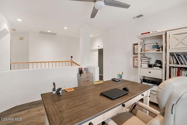 588 Monteleone Avenue, Oak Park, CA 91377