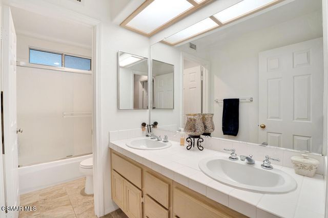 588 Monteleone Avenue, Oak Park, CA 91377