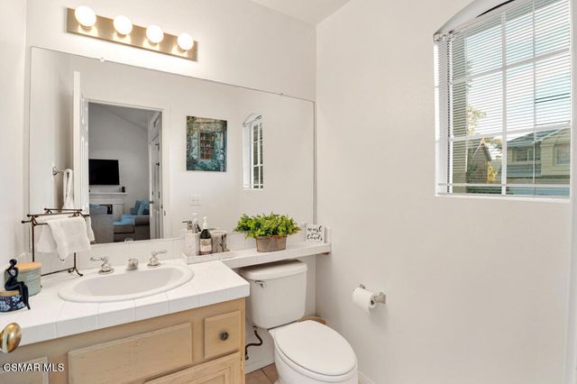 588 Monteleone Avenue, Oak Park, CA 91377