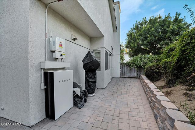 588 Monteleone Avenue, Oak Park, CA 91377