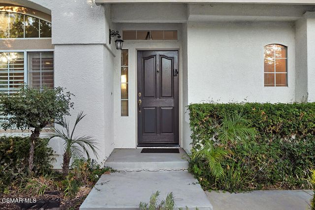 588 Monteleone Avenue, Oak Park, CA 91377