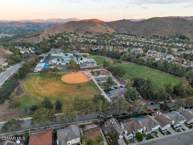 588 Monteleone Avenue, Oak Park, CA 91377
