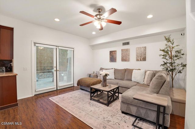 588 Monteleone Avenue, Oak Park, CA 91377