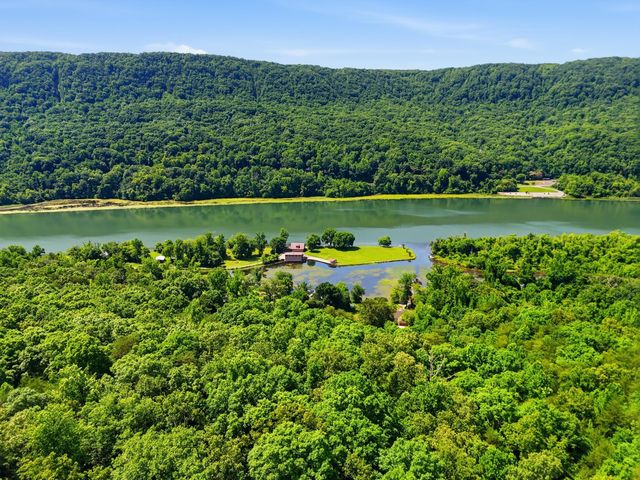 10153 Mullins Cove Road, Whitwell, TN 37397