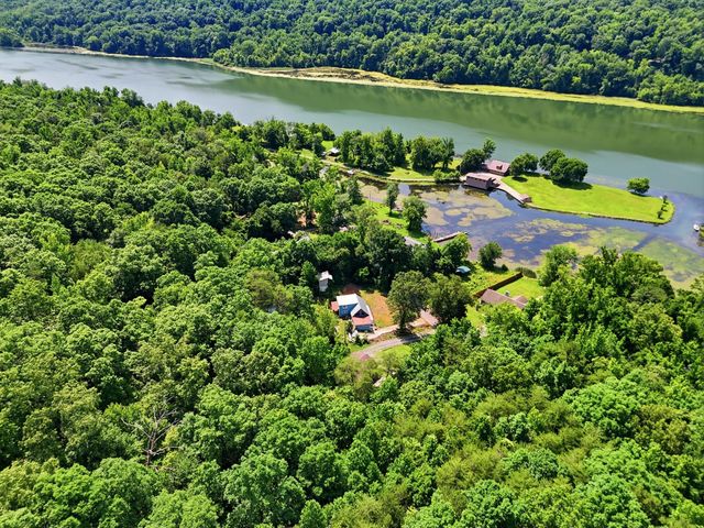 10153 Mullins Cove Road, Whitwell, TN 37397