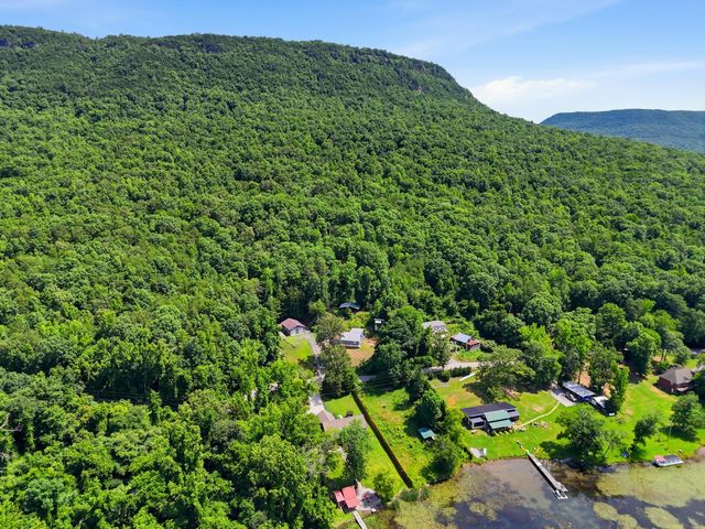 10153 Mullins Cove Road, Whitwell, TN 37397
