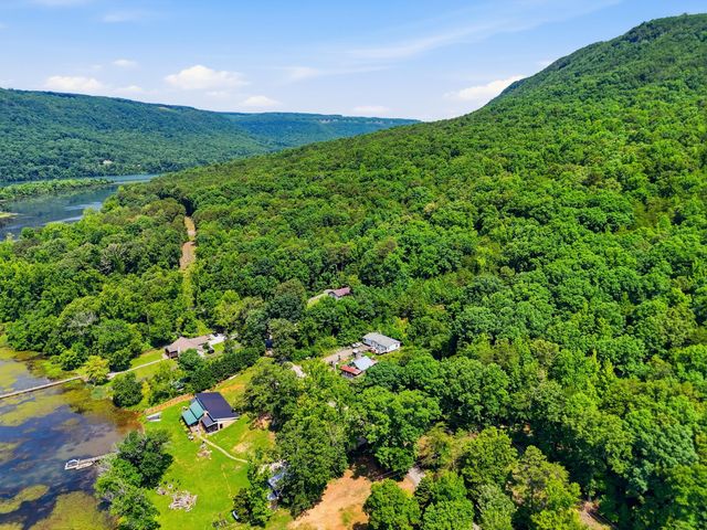10153 Mullins Cove Road, Whitwell, TN 37397