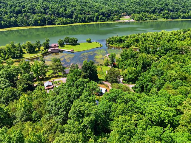 10153 Mullins Cove Road, Whitwell, TN 37397