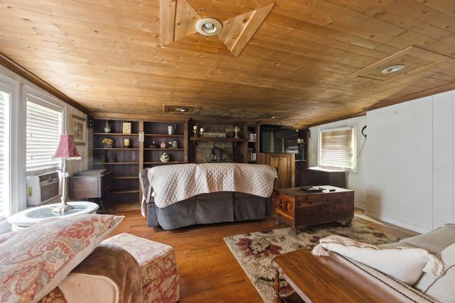 10153 Mullins Cove Road, Whitwell, TN 37397