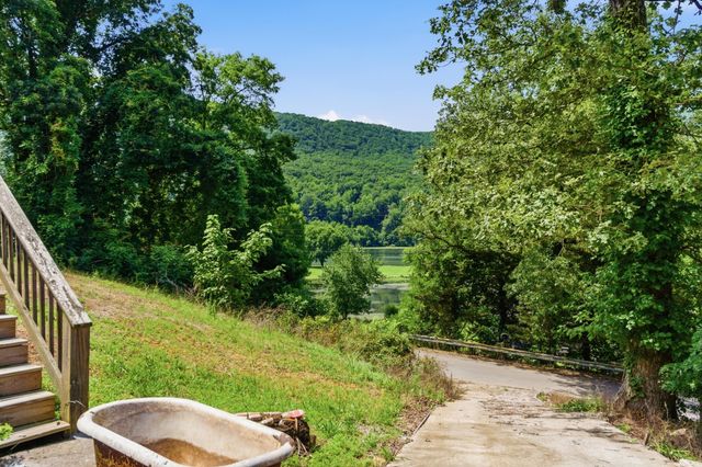 10153 Mullins Cove Road, Whitwell, TN 37397