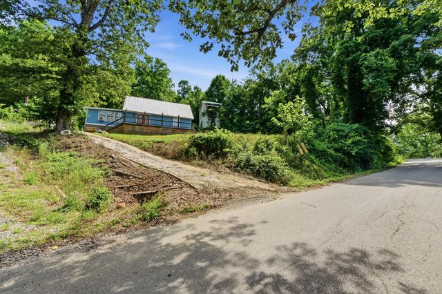 10153 Mullins Cove Road, Whitwell, TN 37397