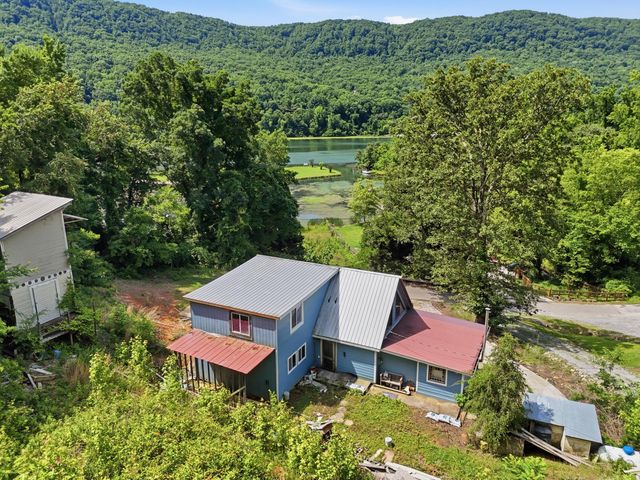 10153 Mullins Cove Road, Whitwell, TN 37397