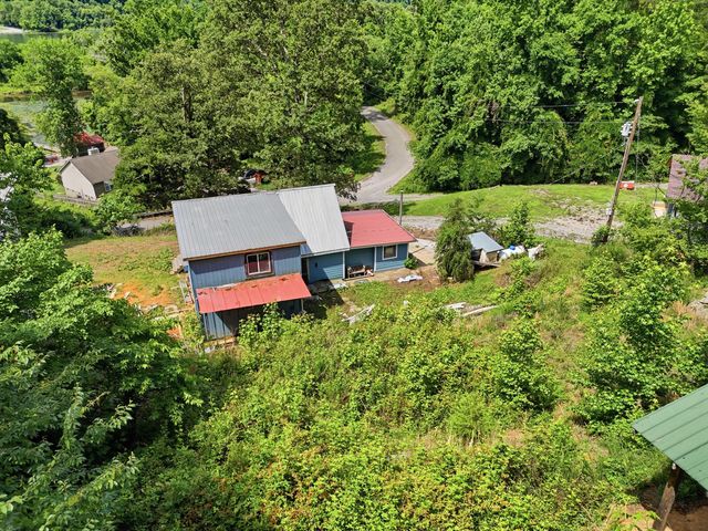 10153 Mullins Cove Road, Whitwell, TN 37397