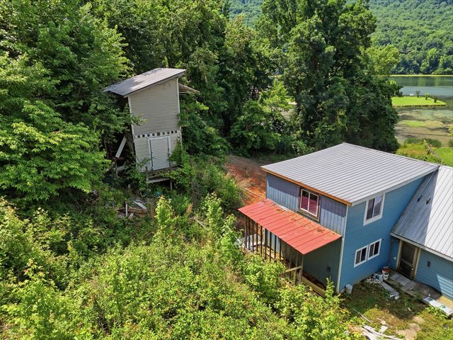 10153 Mullins Cove Road, Whitwell, TN 37397