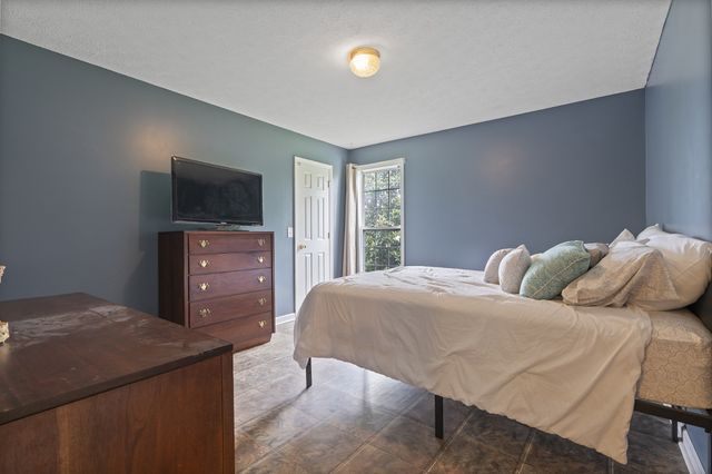 3 Merideth Lynn Rd, Fayetteville, TN 37334