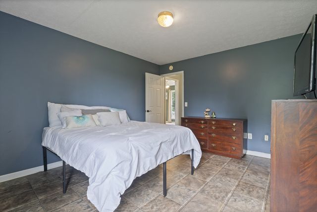 3 Merideth Lynn Rd, Fayetteville, TN 37334