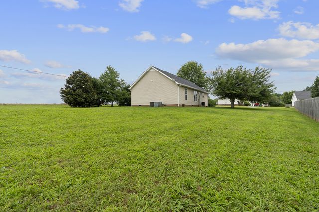 3 Merideth Lynn Rd, Fayetteville, TN 37334