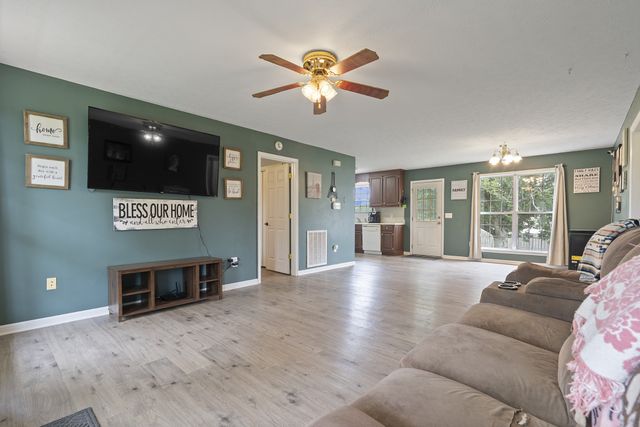 3 Merideth Lynn Rd, Fayetteville, TN 37334