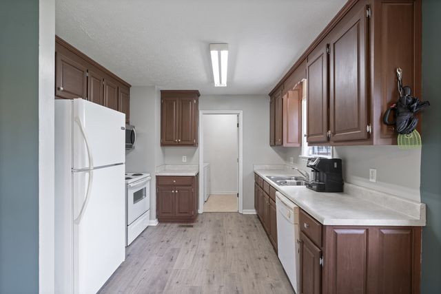 3 Merideth Lynn Rd, Fayetteville, TN 37334