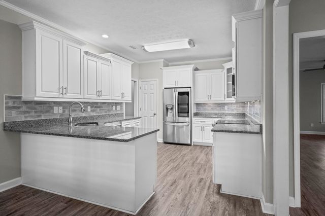 1338 Riverside Dr., Conway, SC 29526