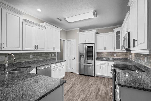 1338 Riverside Dr., Conway, SC 29526