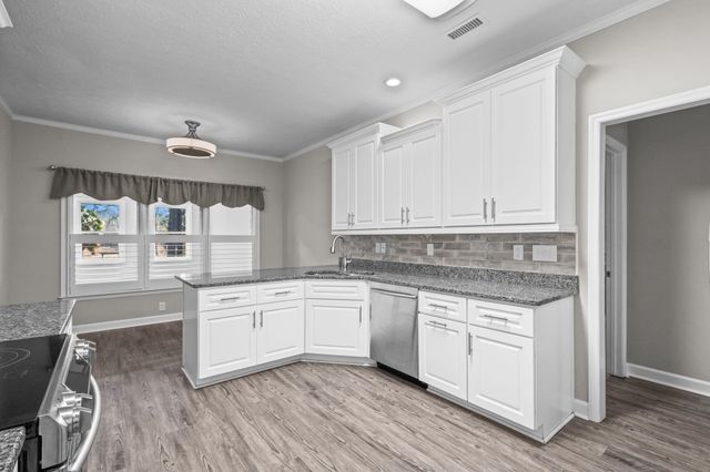 1338 Riverside Dr., Conway, SC 29526